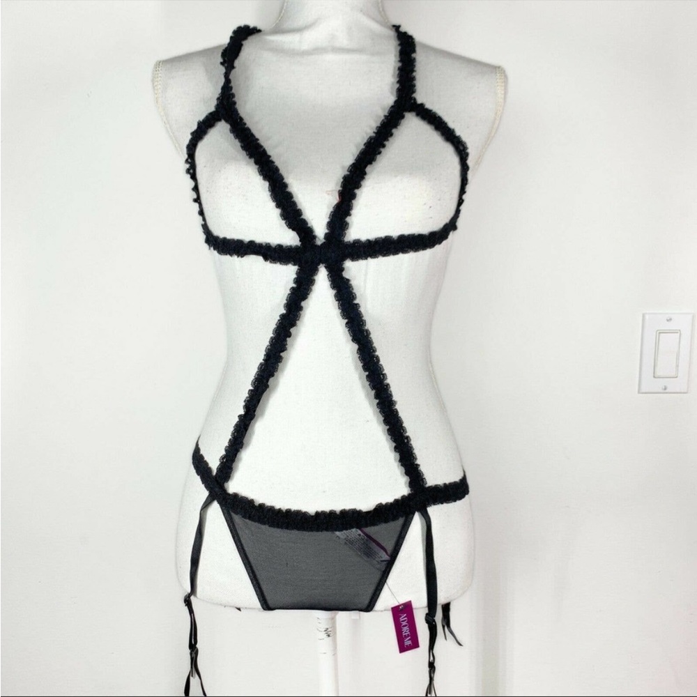 Nylon Soft Strap Ruffled Black Kink Harness Garters Gold Metal Heart
